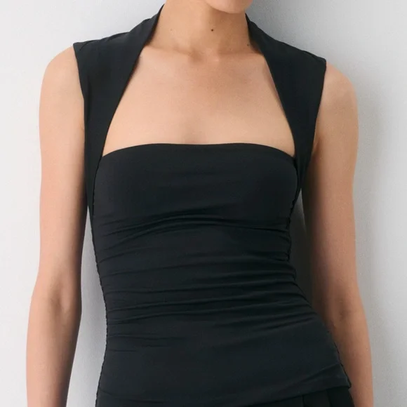 Aritzia contour flourish top black - Picture 2 of 4